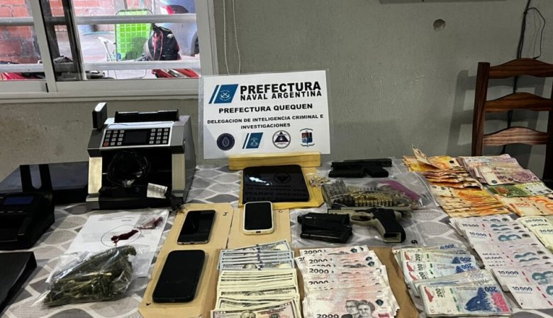 Allanamientos simultaneos en Necochea: Cuatro detenidos, droga, armas y $120 millones incautados