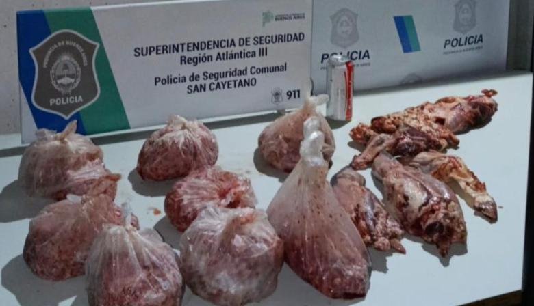 Robó un salón de fiestas en San Cayetano y se llevó 17 kilos de carne y una lata de birra