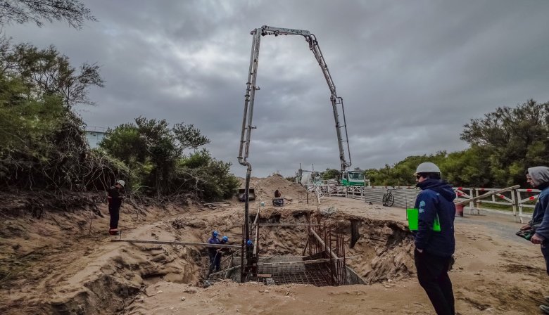Comenzarán a desmontar una chimenea de la Central Termoeléctrica y el Puerto se prepara para el cambio