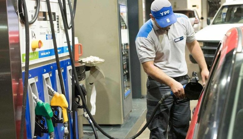 Golpe al bolsillo: La nafta sube un 1% y mantendrá su precio durante 45 días