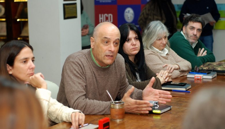 Concejales libertarios operan para aumentar el boleto de colectivo en Necochea