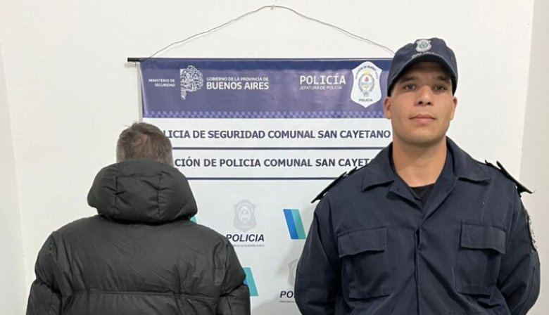 San Cayetano: Demoraron a un hombre alcoholizado que llevaba una cuchilla en la vía pública