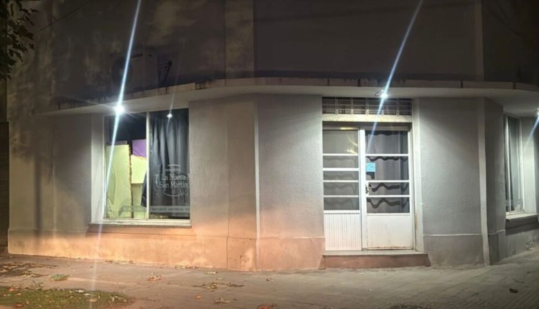 Menor demorado tras intentar ingresar a una panadería de San Cayetano en medio de un corte de luz