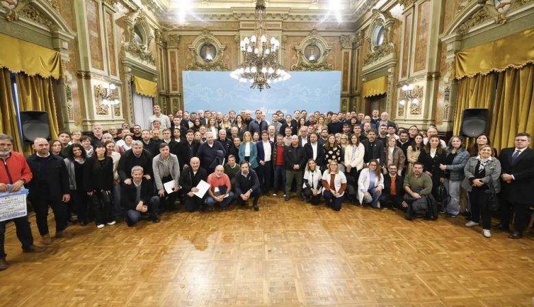 Kicillof reunió a intendentes y habló de una “catástrofe sanitaria” en la Provincia