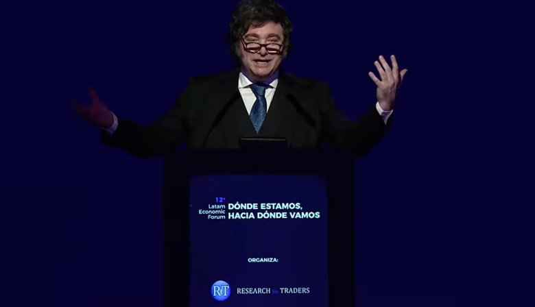 Javier Milei volvió a hablar de "golpes de Estado" y asegura que la economía está creciendo