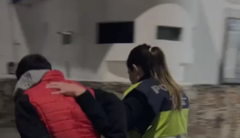 Hurto y persecución en la vía pública: Un joven de 18 años fue aprehendido tras un operativo policial