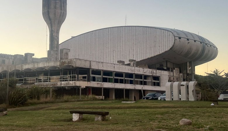 Subasta del Casino: La entrega que da vergüenza hasta al intendente