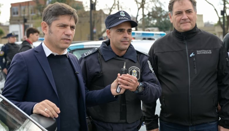 Kicillof le tiró un palito a Adorni: "Estoy buscando un pendrive para la Provincia"