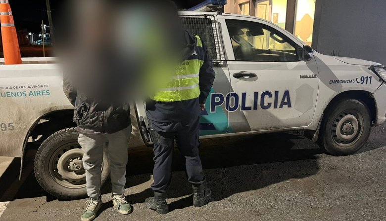 Un llamado al 911 derivó en la detención de un hombre con pedido de captura en Quequén