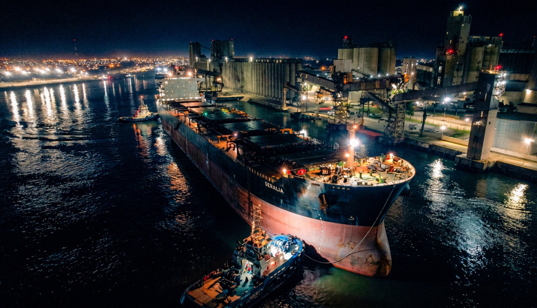 Histórico embarque en Puerto Quequén: El “Seralia” carga 68.000 toneladas de soja rumbo a China