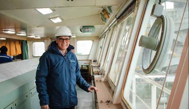 Mariano Carrillo recorrió el buque “Seralia”: “Cada barco simboliza la fuerza productiva de la provincia”