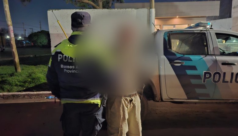 Entró por la fuerza a la casa de sus padres, los agredió y terminó detenido tras enfrentarse con la Policía