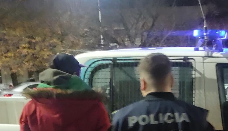 Se metió en una casa vacía y descubrieron que tenía cuentas pendientes con la Justicia