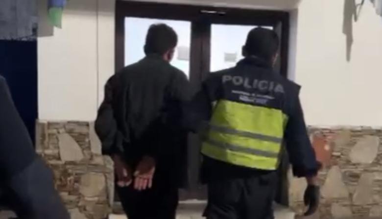 Detuvieron a un hombre acusado de golpear a su pareja embarazada de siete meses