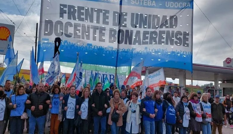 Kicillof mejoró la oferta a los docentes: Ahora propone un aumento del 7% y la decisión quedó en manos de los gremios