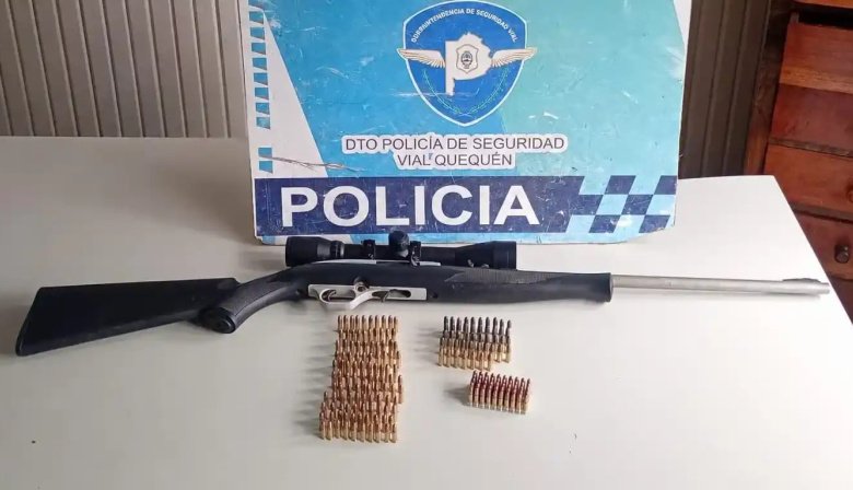 Detuvieron a un hombre en ruta 228: Llevaba un rifle con mira telescópica listo para disparar
