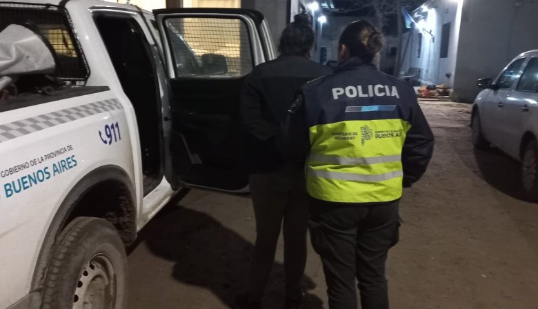 Desbarataron un aguantadero en Quequén: Secuestraron camionetas, una moto robada y armas