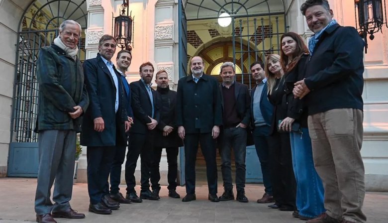 Intendentes del PJ respaldaron a Kicillof y reclaman que el próximo gobernador bonaerense surja "del territorio"