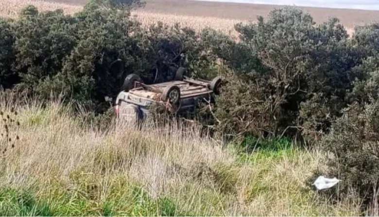 Vuelco en la Ruta 55: Una familia de Lobería sufrió un accidente cerca de Balcarce