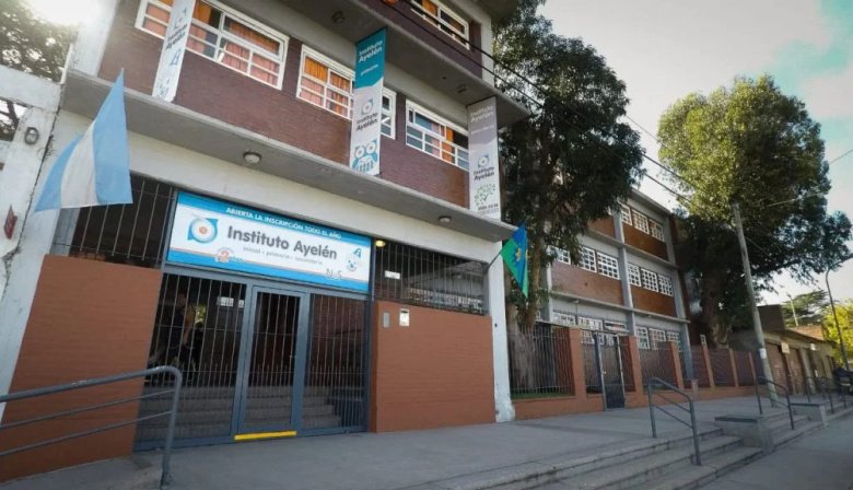 Chau celulares: Un colegio de Mar del Plata los prohibirá desde la vuelta a clases