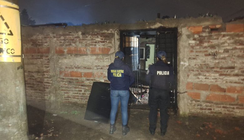 Dos detenidos en un allanamiento por drogas en Barrio Mataderos