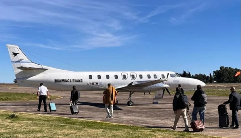 Vuelos entre Tres Arroyos y Buenos Aires siguen suspendidos tras el impacto de un tero en una turbina