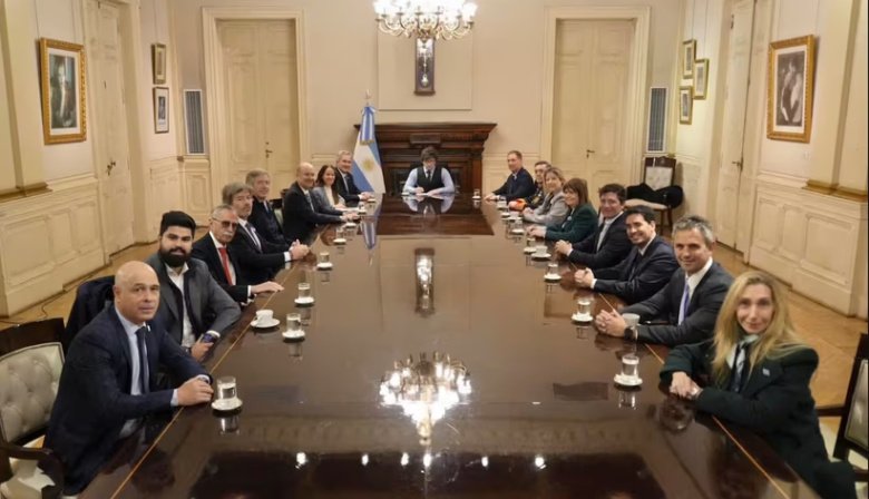 Milei retomó las reuniones de Gabinete: Negó la crisis de los endeudados y ratificó que no habrá ayuda para jubilados