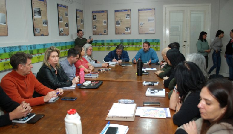 ¿Quién es Vía Rosario S.R.L., la empresa que, presuntamente, quiere prestar el servicio de colectivos en Necochea?