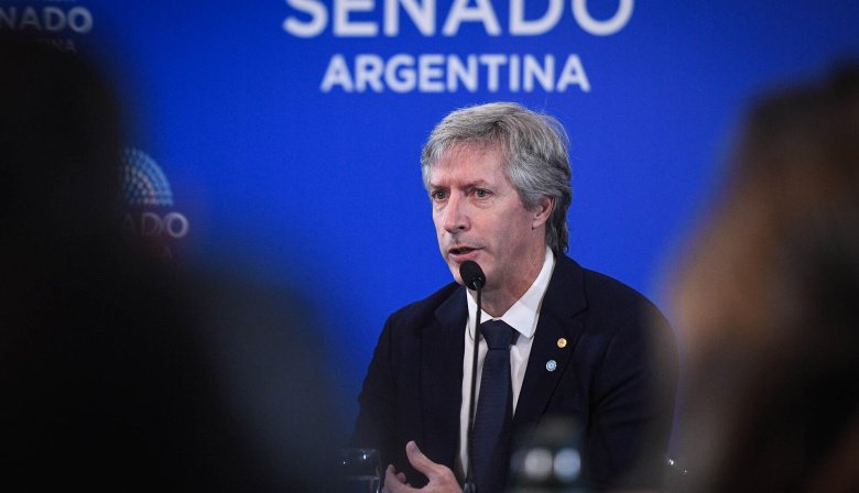 Santiago Bausili explicó en el Senado el destino de las reservas de oro en medio de tensiones cruzadas
