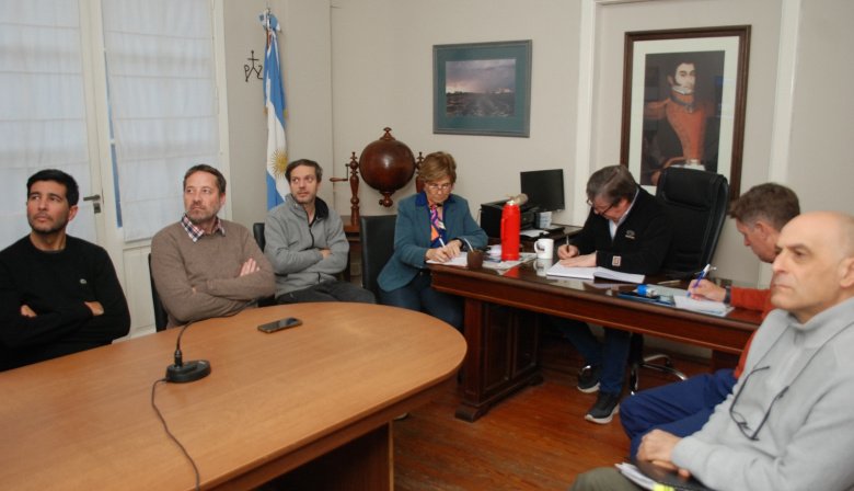 Licitación de los colectivos: Las empresas ponen reparos por las calles de tierra en pésimo estado