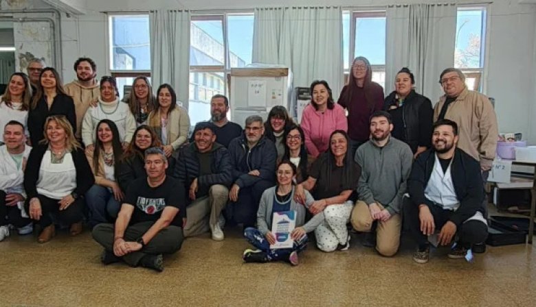 Provincia entregó equipamiento para escuelas de Necochea por un valor de $25 millones
