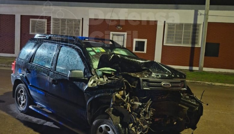 Grave accidente en Quequén: Una camioneta chocó contra un camión y su conductor quedó atrapado