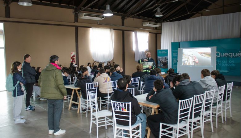 Puerto Quequén recibió a estudiantes de una escuela de Villa Devoto