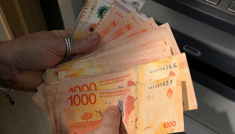 El 60% de las personas ocupadas gana menos de un millón de pesos, según el INDEC