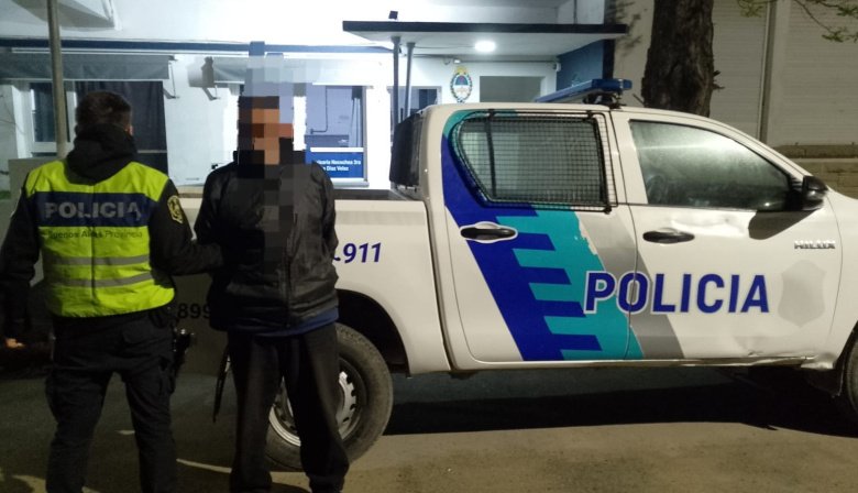 Necochea: Discutía con otra persona y terminó detenido por un pedido de captura