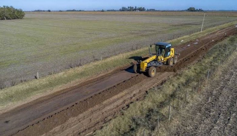 Polémica en la Provincia: Los municipios podrán usar fondos de caminos rurales para obras hidráulicas