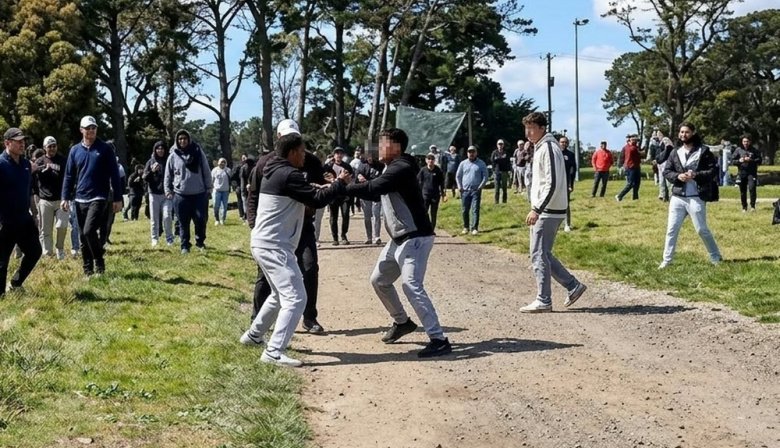 Balcarce: Cancelaron la Estudiantina 2026 tras una pelea multitudinaria y un adolescente apuñalado