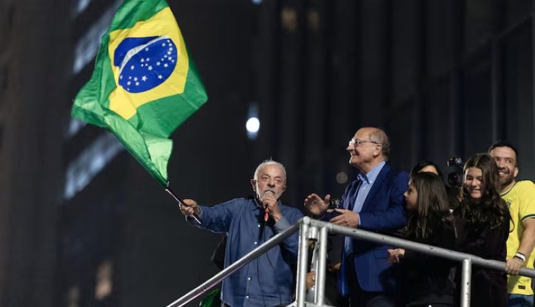 Histórica remontada de Lula: Venció a Flávio Bolsonaro y logró un cuarto mandato en Brasil