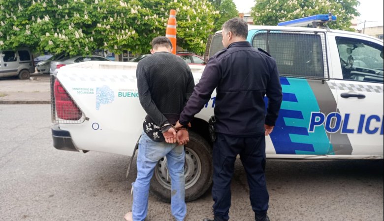 Detuvieron a un hombre de 22 años que tenía dos órdenes de captura vigentes