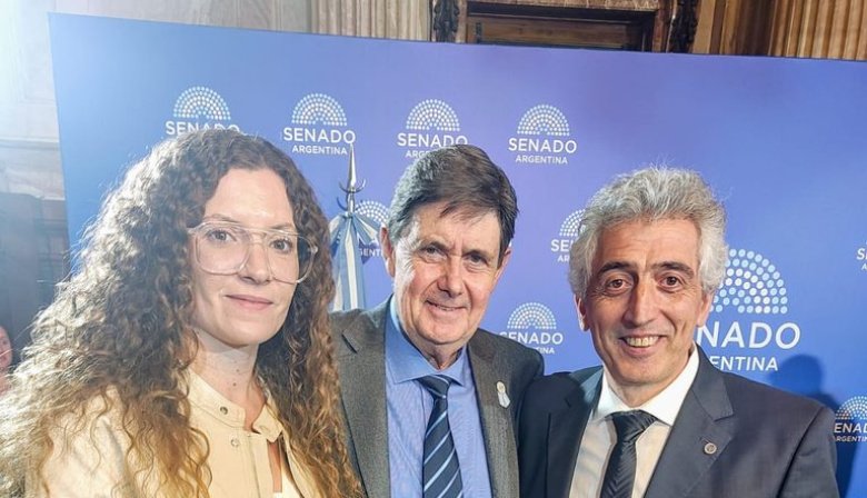 San Cayetano gestionó la llegada de nueva maquinaria vial y avanzó en una agenda sobre salud mental