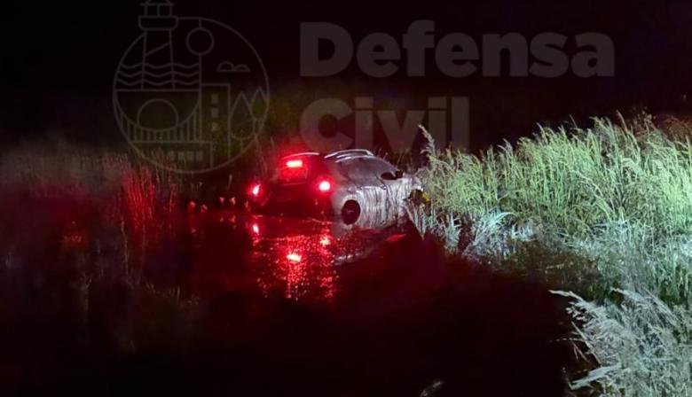 Despistó un auto en la Ruta 228 por un derrame de cereal