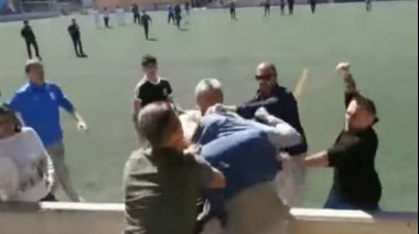 Batalla campal de padres en un partido de fútbol infantil en España