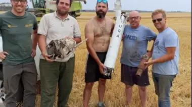 Video: Estaban cosechando en Lobería y encontraron los restos de un cohete espacial