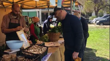 El cheff Germán Martitegui pasó por la feria Sabe La Tierra en el parque