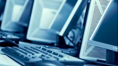 Programa Puentes: San Cayetano adquirió equipamiento para la carrera "Desarrolladores Web"