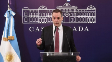 Pauta oficial, afuera: Adorni confirmó que el gobierno no les pagará a los medios por un año