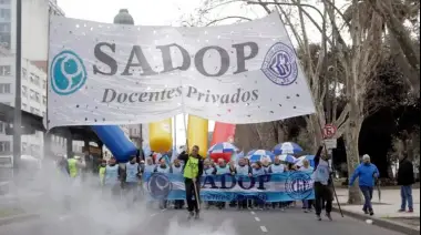 Los gremios docentes de la CGT advirtieron que si no los convocan a paritarias el jueves habrá paro