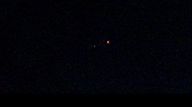 ¿Ovnis en la Escollera? Videos con extrañas luces sobre el mar en Necochea