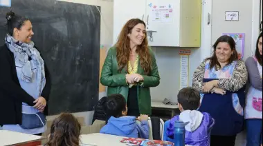 Puerto Quequén entregó kits escolares en escuelas primarias