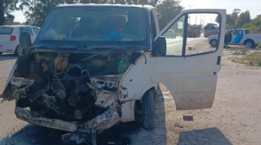 Violento choque en la Ruta 88 entre un camión cisterna y una traffic: Un herido